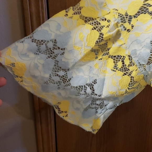Zara yellow blue lace top scalloped half sleeves - Picture 3 of 6